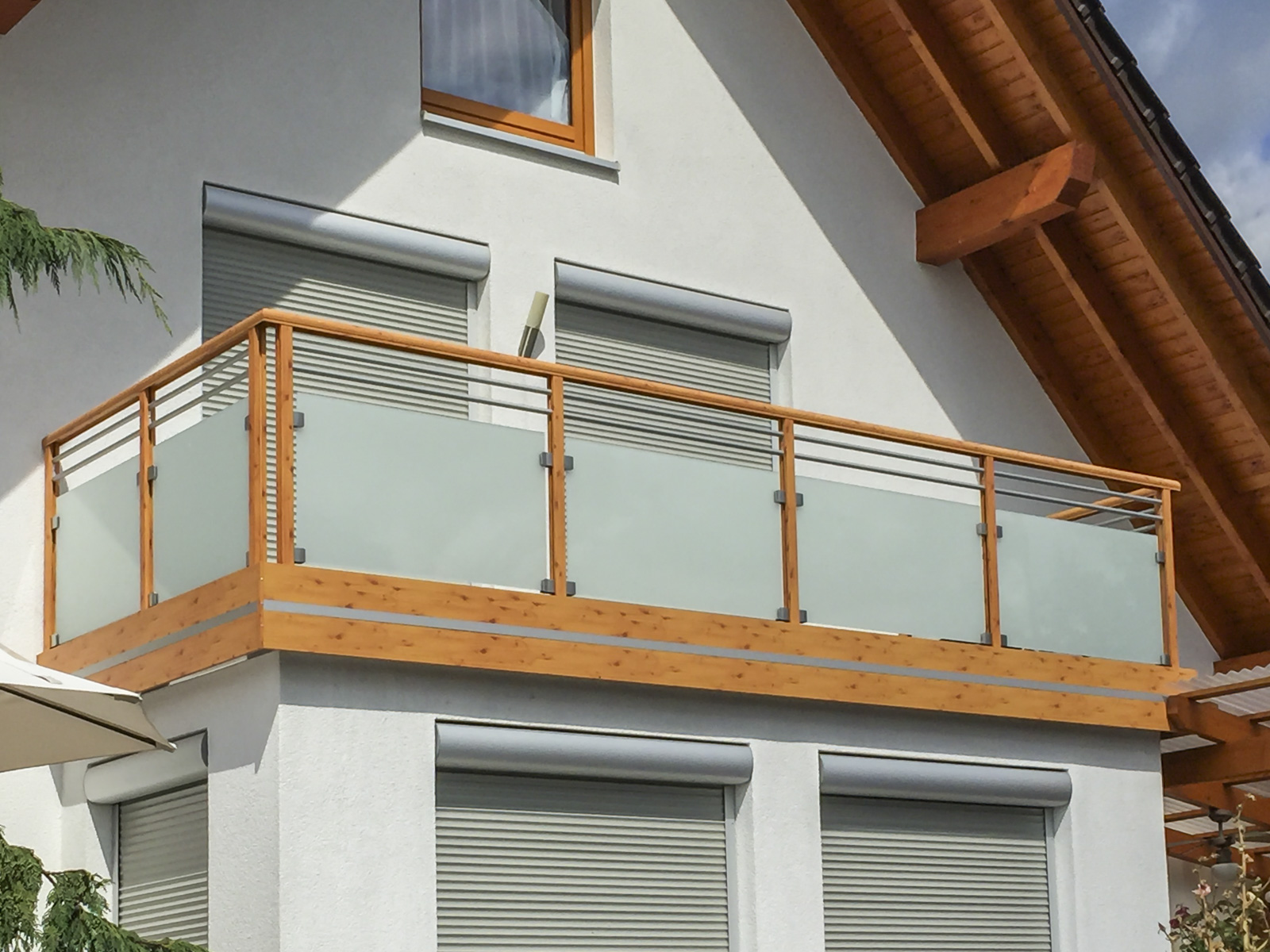 Alu Liba Glasbalkon in Holzoptik